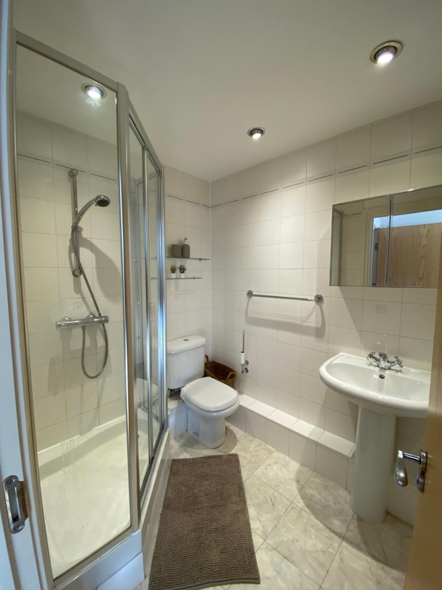 2 Bedroom Flat In Riverside West London Eksteriør bilde